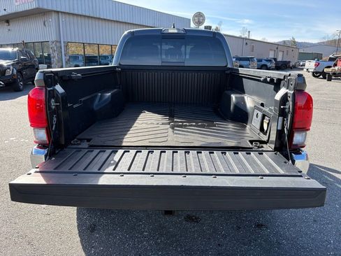 Used 2019 Toyota Tacoma TRD Off-Road image 11