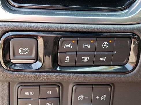 Used 2025 GMC Yukon Denali AWD/4WD image 21