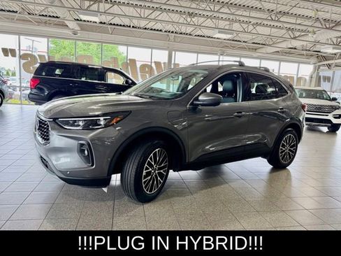 Used 2023 Ford Escape SE w/ PHEV Premium Package FWD image 4