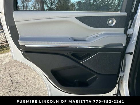 New 2026 Lincoln Navigator Reserve image 23