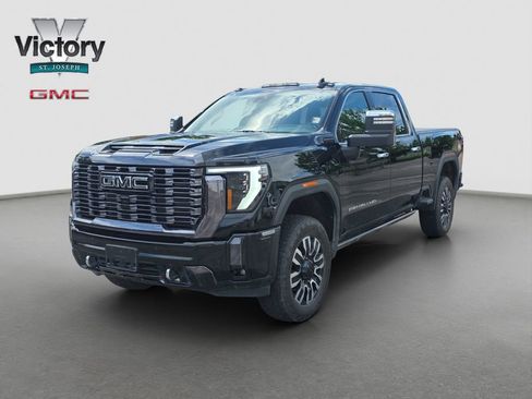 Used 2024 GMC Sierra 2500 Denali Ultimate AWD/4WD image 3