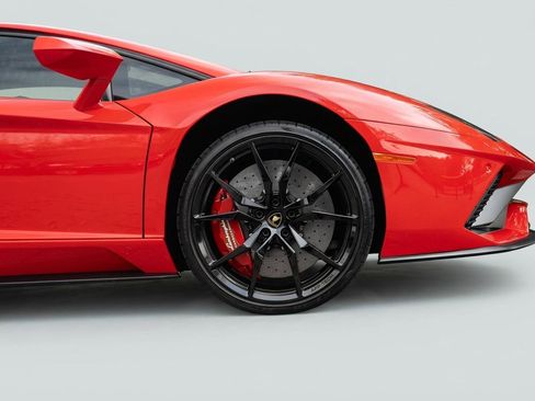 Used 2019 Lamborghini Aventador S image 6
