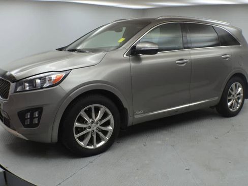 Used 2016 Kia Sorento SX w/ SXL Technology Package AWD/4WD image 5