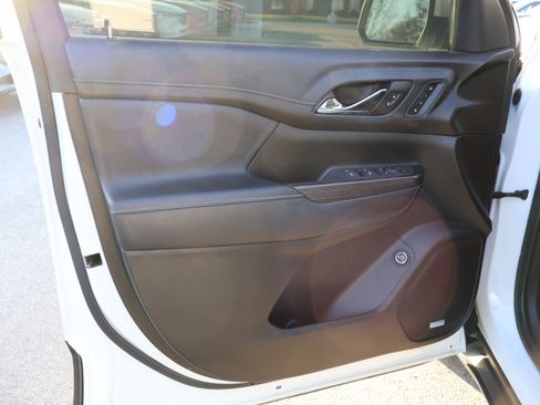 Used 2021 GMC Acadia SLT w/ Premium Package image 24