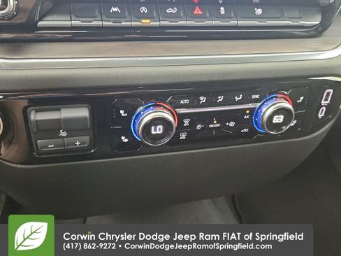 Used 2025 GMC Sierra 1500 SLT AWD/4WD image 10
