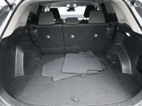 Used 2022 Toyota RAV4 XLE AWD/4WD image 28