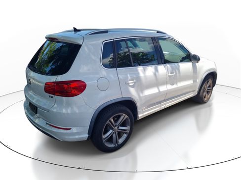 Used 2017 Volkswagen Tiguan Sport FWD image 9