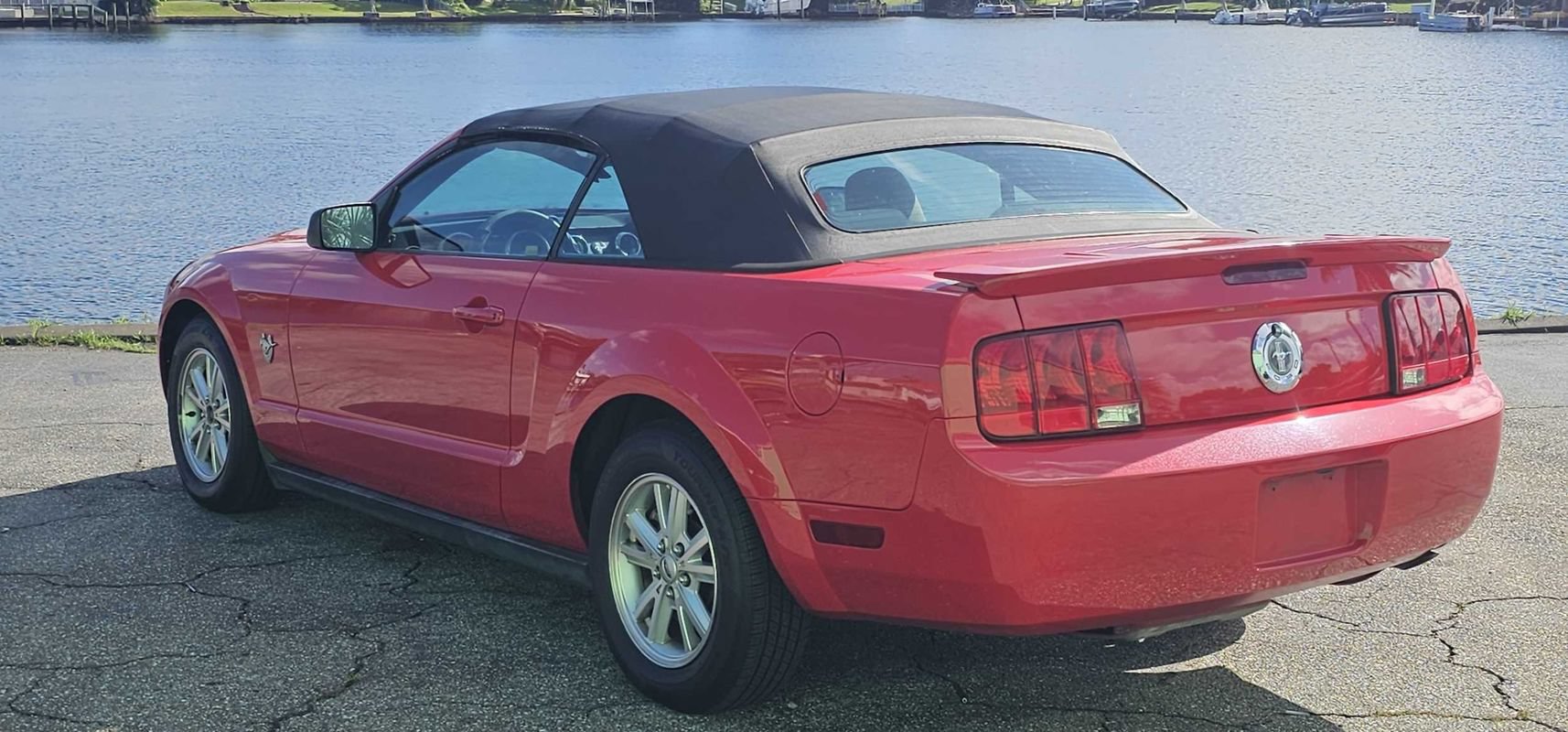 Used 2009 Ford Mustang Premium RWD image 3