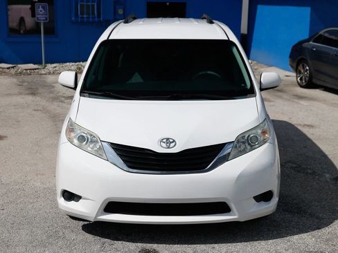 Used 2014 Toyota Sienna LE FWD image 10