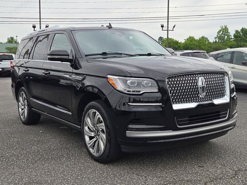Used 2024 Lincoln Navigator Premiere AWD/4WD image 4