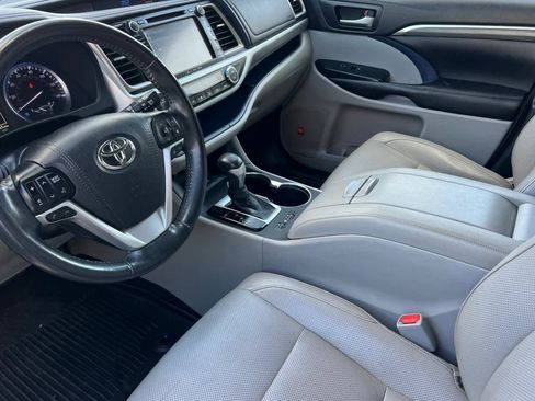 Used 2019 Toyota Highlander Limited image 12