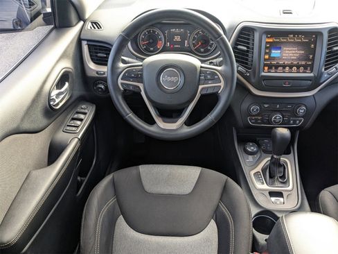 Used 2014 Jeep Cherokee Latitude w/ Comfort/Convenience Group image 16