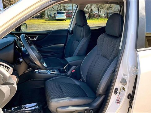 Used 2020 Subaru Forester Premium image 9
