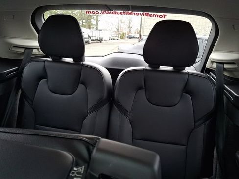 Used 2022 Volvo XC90 T5 Momentum AWD/4WD image 11