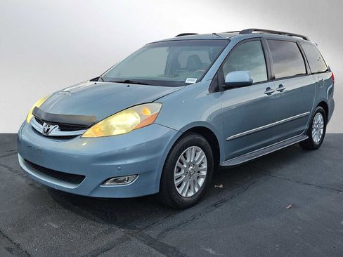 Used 2009 Toyota Sienna XLE Limited image 3