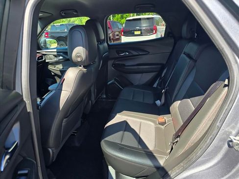Used 2021 Chevrolet TrailBlazer RS w/ Technology Package FWD image 12