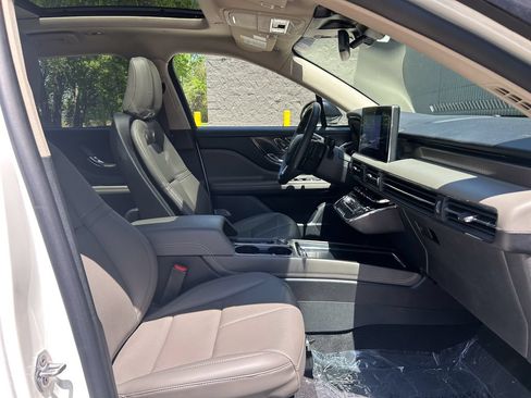 New 2025 Lincoln Corsair Grand Touring AWD/4WD image 19