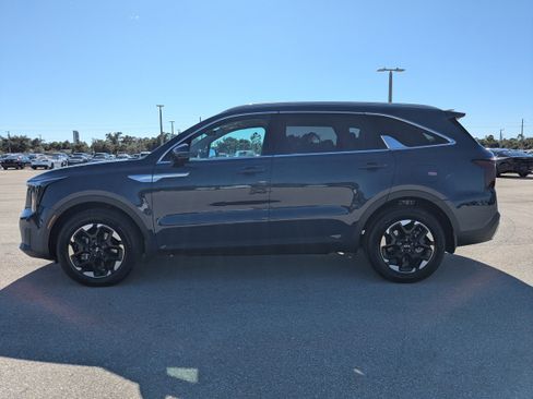 Certified 2025 Kia Sorento S w/ Panoramic Sunroof Package image 8