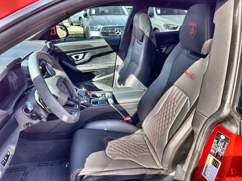 Used 2024 Lamborghini Urus Performante image 3