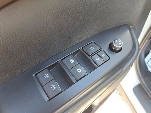 Used 2018 Toyota Highlander XLE image 16