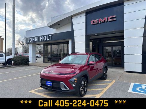 Used 2025 Hyundai Kona SEL image 1