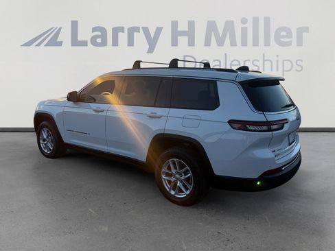 Used 2023 Jeep Grand Cherokee L Laredo image 3
