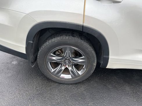 Used 2019 Toyota Highlander Limited Platinum AWD/4WD image 13