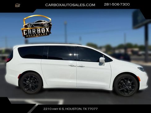 Used 2021 Chrysler Pacifica Touring w/ S Appearance Package FWD image 6