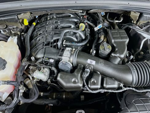 Used 2023 Jeep Grand Cherokee L Laredo image 34