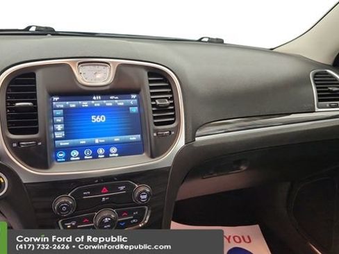 Used 2021 Chrysler 300 Touring w/ Driver Convenience Group image 18