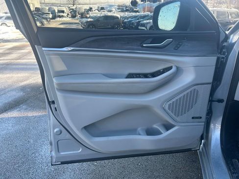 Used 2023 Jeep Grand Cherokee Overland w/ Adv Protech Group III image 11