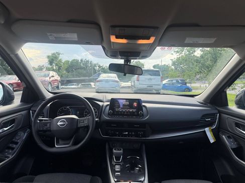 Used 2026 Nissan Rogue SV FWD image 34