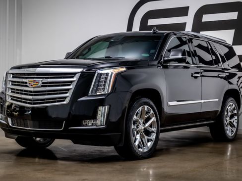 Used 2015 Cadillac Escalade Platinum image 28