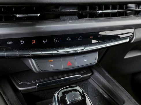 Certified 2025 Cadillac XT4 Premium Luxury FWD image 19