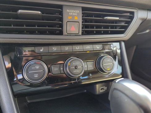 Used 2019 Volkswagen Jetta SE image 11