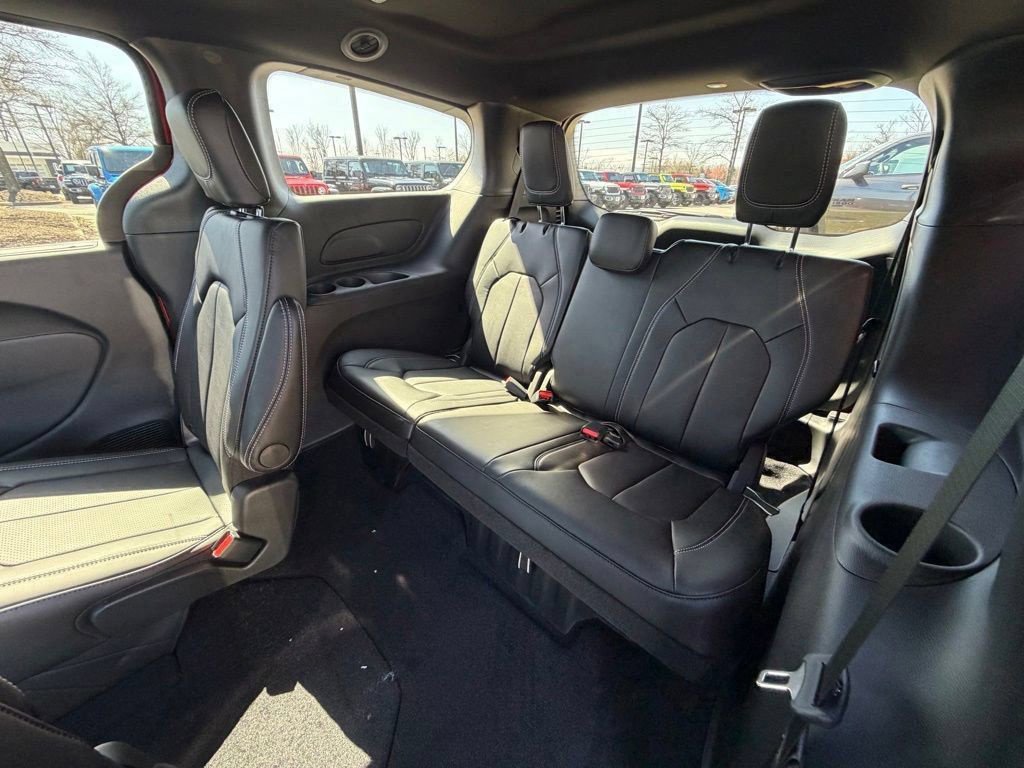 New 2026 Chrysler Pacifica Select FWD image 13