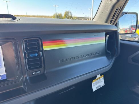 Used 2022 Ford Bronco Black Diamond w/ Sasquatch Package image 20