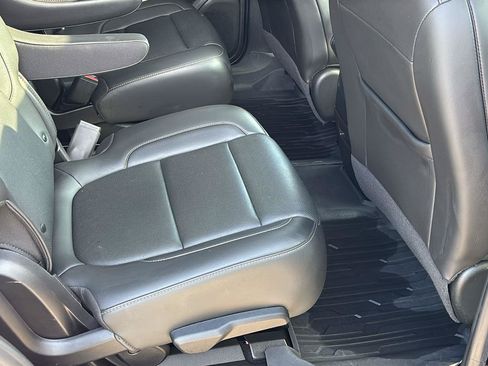 Certified 2023 GMC Acadia SLT w/ Technology Package FWD image 20