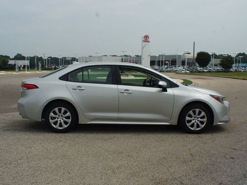 Used 2024 Toyota Corolla LE FWD image 19