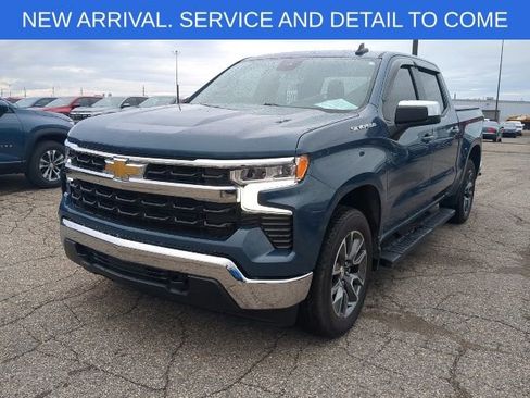 Used 2024 Chevrolet Silverado 1500 LT AWD/4WD image 2