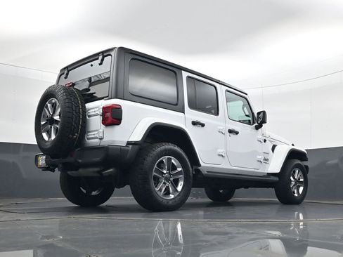 Used 2022 Jeep Wrangler Unlimited Sahara w/ Dual Top Group image 25