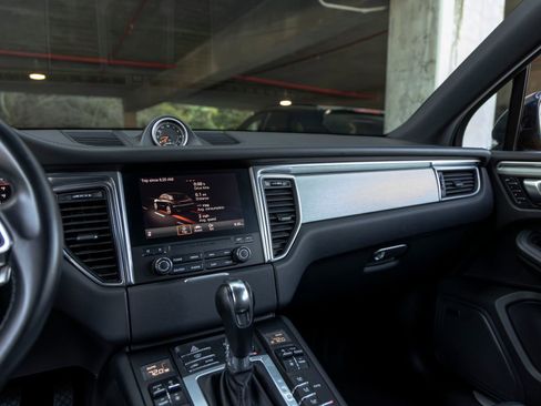 Certified 2018 Porsche Macan GTS AWD/4WD image 37
