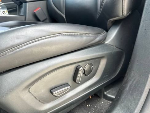 Used 2023 Ford Explorer XLT w/ Equipment Group 202A RWD image 5