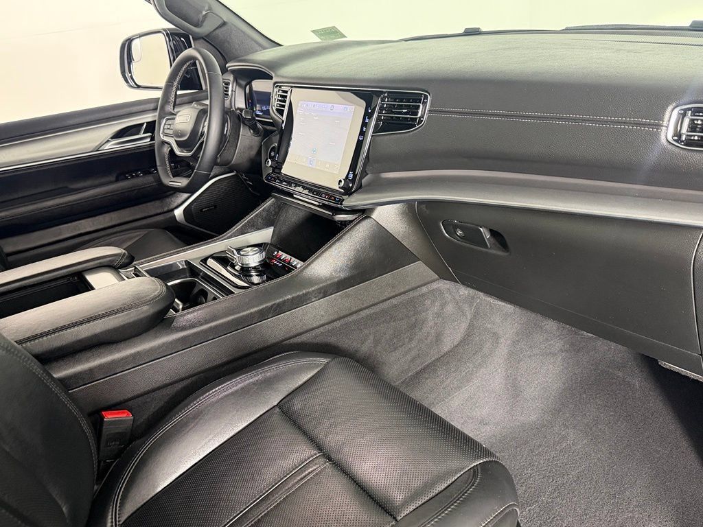Used 2023 Jeep Wagoneer Series II AWD/4WD image 15