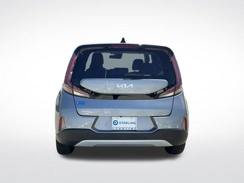 Used 2025 Kia Soul LX w/ LX Technology Package FWD image 4
