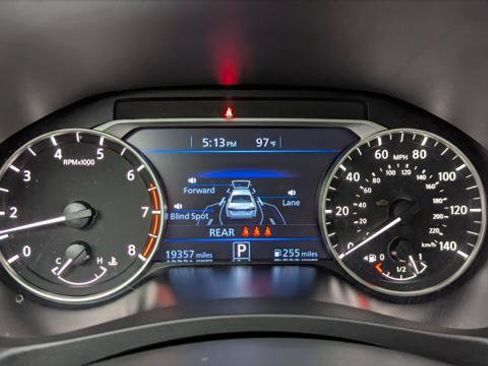 Used 2025 Nissan Altima 2.5 SV FWD image 24