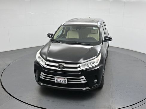 Used 2018 Toyota Highlander XLE AWD/4WD image 39