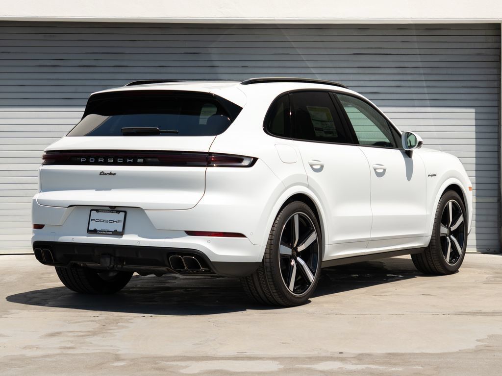 Used 2025 Porsche Cayenne Turbo AWD/4WD image 29