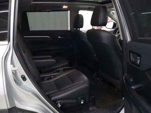 Used 2019 Toyota Highlander Limited Platinum AWD/4WD image 29