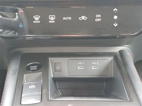 Certified 2025 Nissan Kicks SR image 19